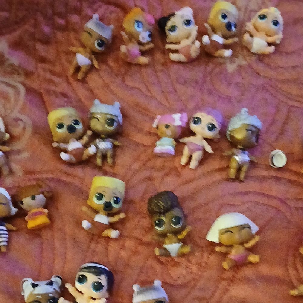Assorted Colorful Dolls Set - Picture 4 of 5